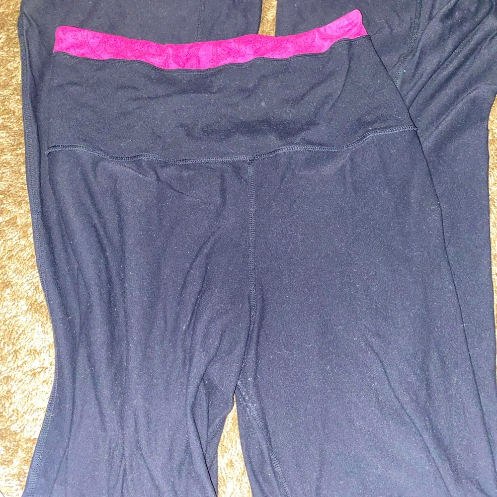 Lululemon top and leggings fits like a medium